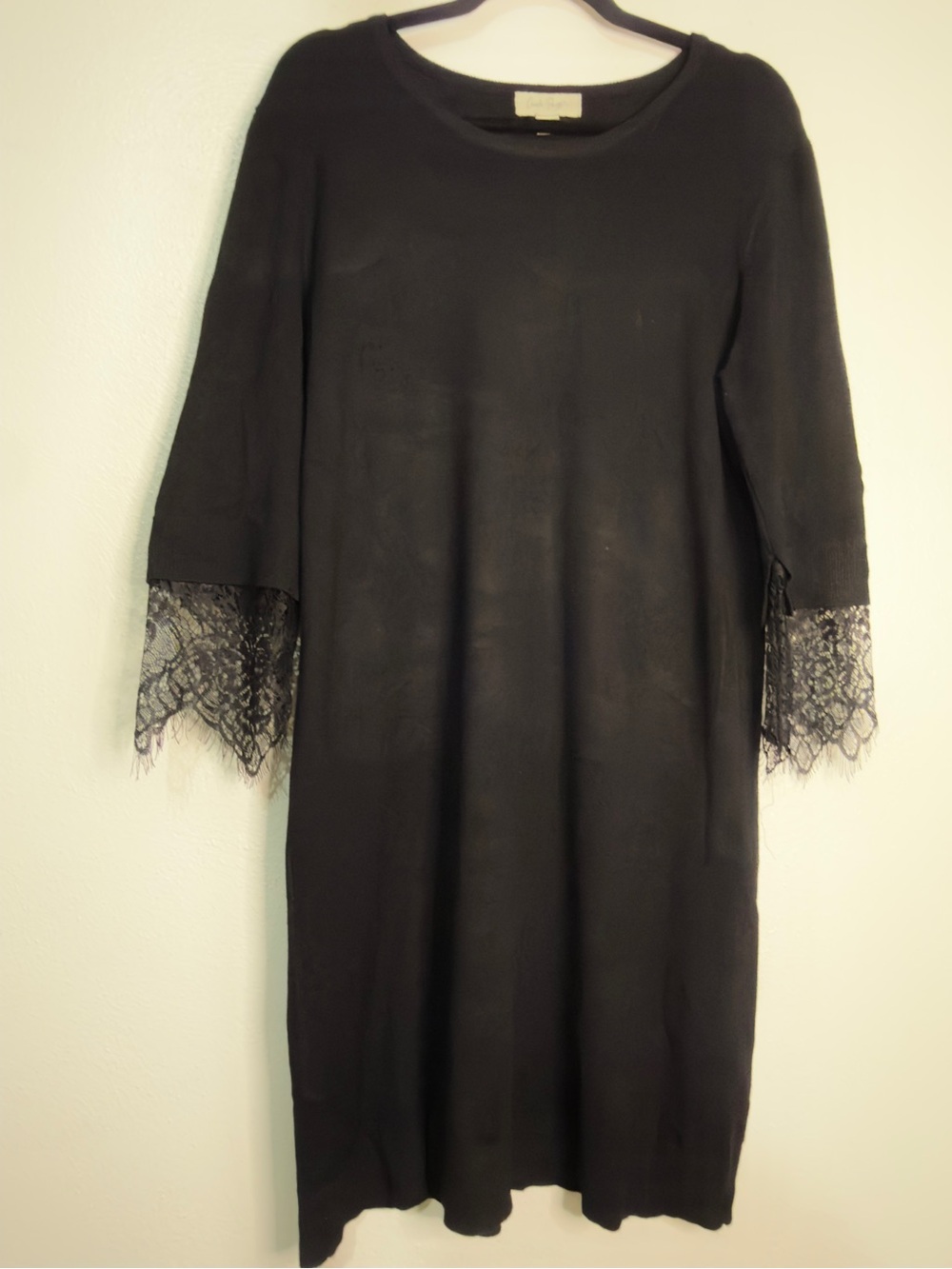 Charlie Paige Black Lace-Trim Shift Knit Dress - Club Monaco. Sz L.